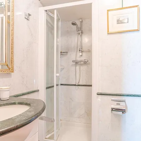 Charming With Private Pool! Villa